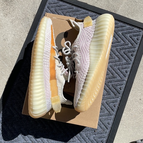 Authentic Yeezy 350 v2 UV color change light up - Picture 12 of 14